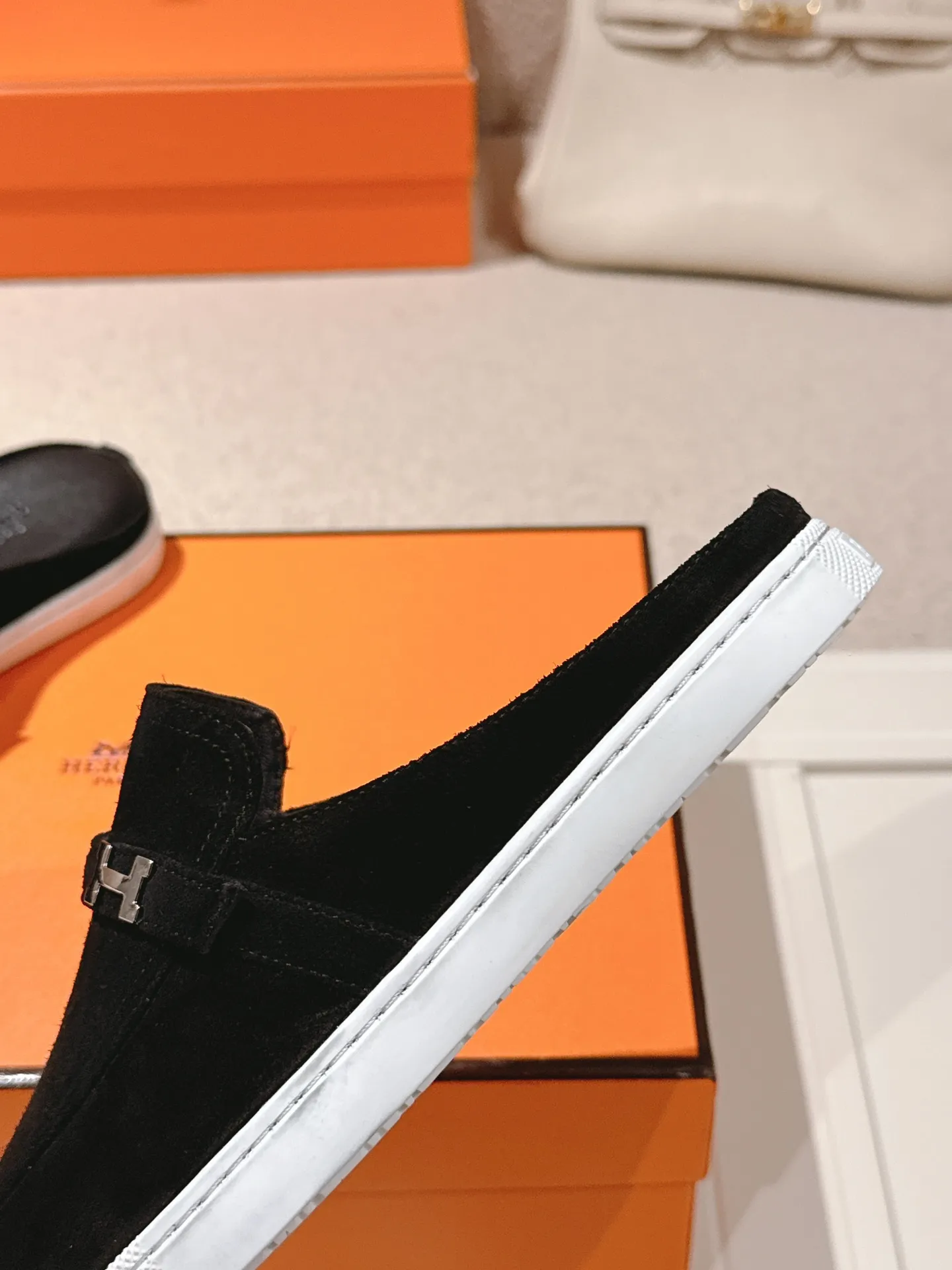 Men's men's shoes 💰560💰 Hermes 25ss new autumn and winter loafers, British retro design, classic and durable! Original reverse mold last, the ultimate 1:1 shape. Fabric: Cow suede/calfskin Lining: Imported sheepskin lining Outsole: Open-molded rubber sole Size: 35-45